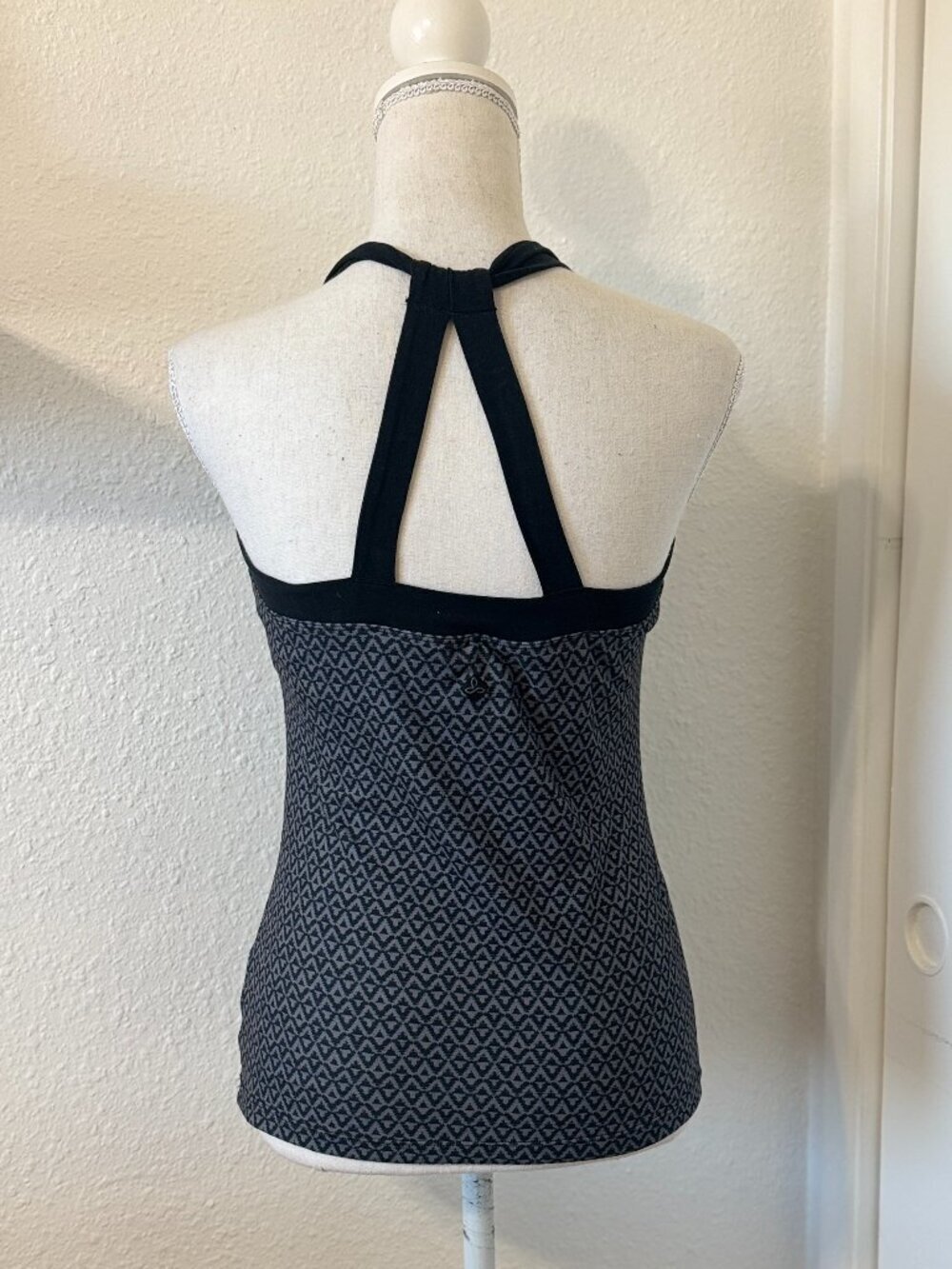 Prana Quinn Jacquard Tank Top Women's Size Medium Charcoal Built-In Bra Racerbac - Picture 2 of 12